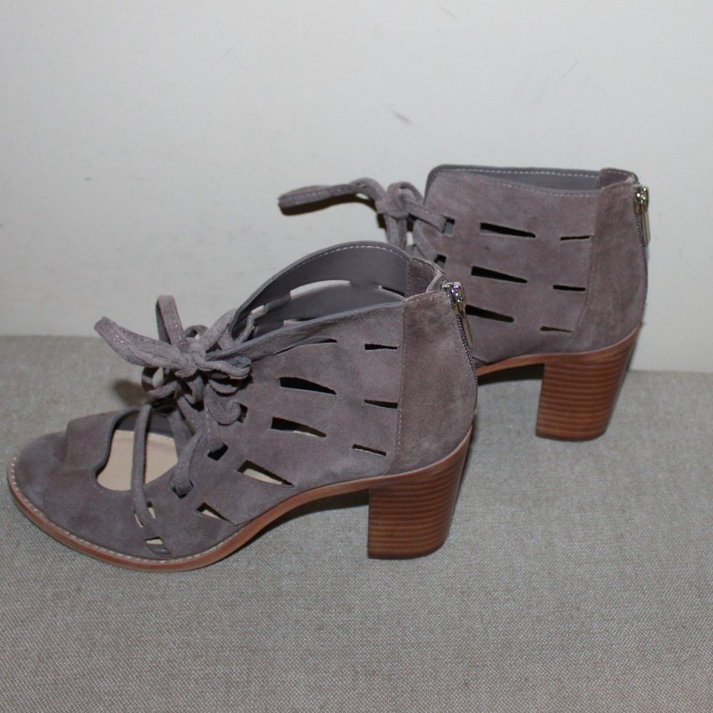 13A LADIES VINCE CAMUTO LACE UP HEELS - 6 - TAUPE - Picture 3 of 9